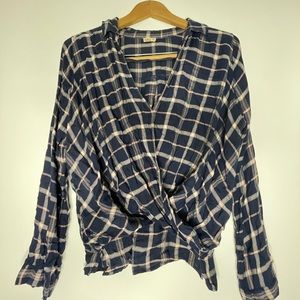 Hollister crossed, plaid blouse